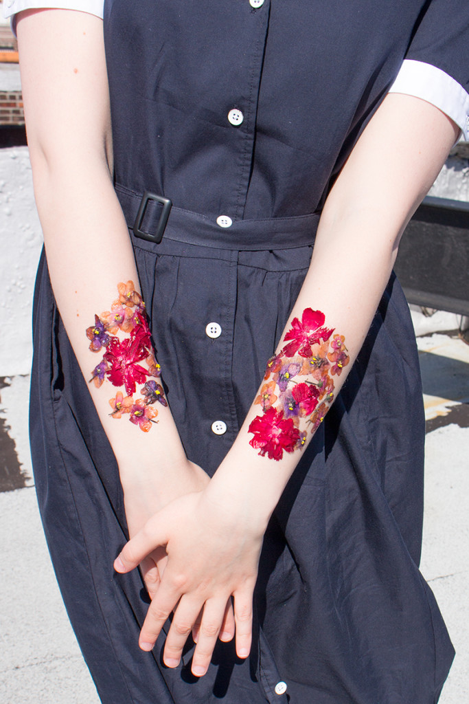 how to make temporary tattoos from dried flowers close up